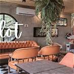 slot co-working space & cafe